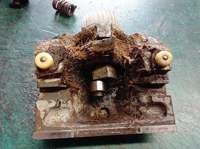 And you wonder why your horse clippers were over heating! Have them serviced at Oakside Saddlery