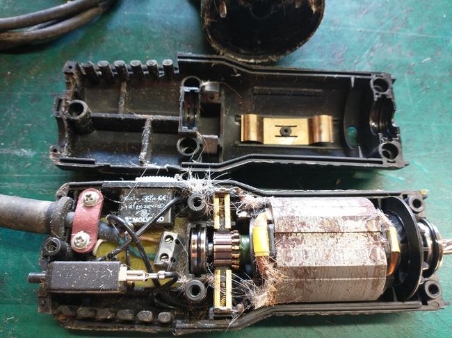 it is surprising just how mucky your horse clippers can get over the years. Have them serviced at Oakside Saddlery