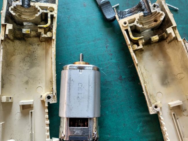 Burning signs inside your horse clippers case is never a good sign! If you don't want them back then it is free for me to just have a look.